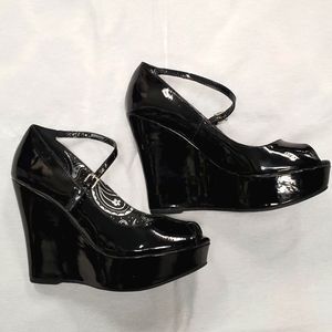 Patent leather wedge heels